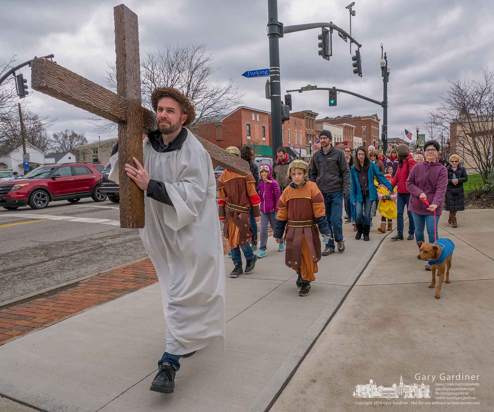 The Good Friday procession from Cornerstone Church to Church of the Messiah in Uptown Westerville nears its completion in time for the noon service. My Final Photo for March 30, 2018.