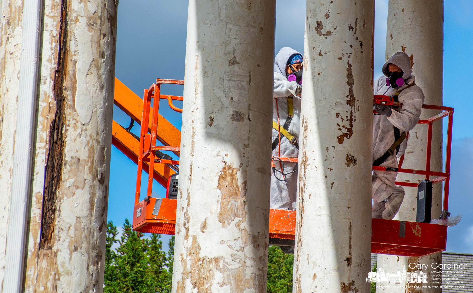 An environmental remediation crew removes paint from the columns at the entrance to the Masonic Temple on South State Street as repairs begin on the structure. My Final Photo for September 28, 2022.