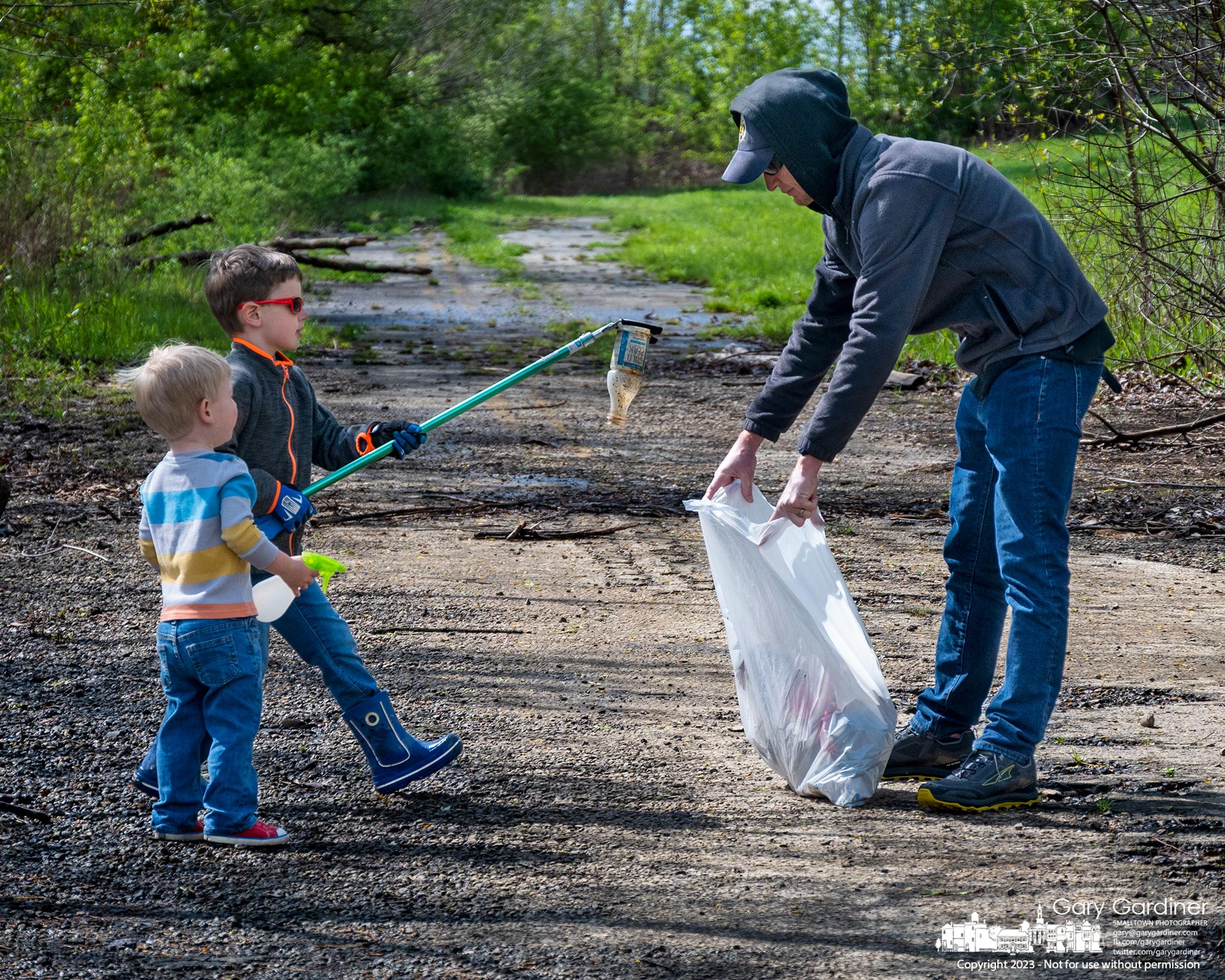 Father and sons collect garbage along the pathways and shoreline of Hoover Reservoir near their home in Westerville on Earth Day. My Final Photo for April 22, 2023. 