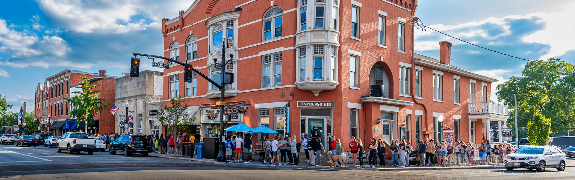 Customers line up around the corner past the Holmes Hotel for the grand opening of Everbowl on State Stree where the company planned to give away 300 of its craft superfood bowls. My Final Photo for September 14, 2023.