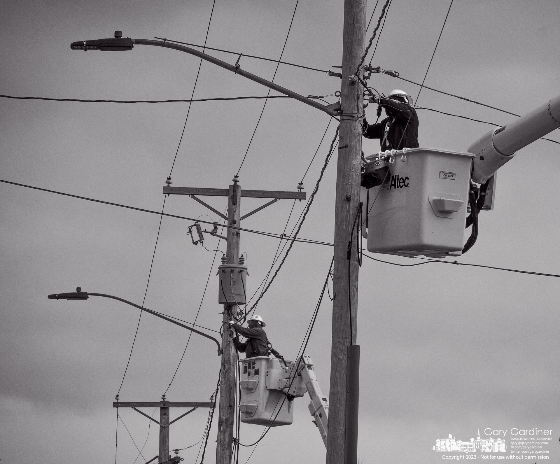 Westerville Electric Division workers install power lines that will connect a new house on Easy Walnut to the city grid. My Final Photo for December 21, 2023.