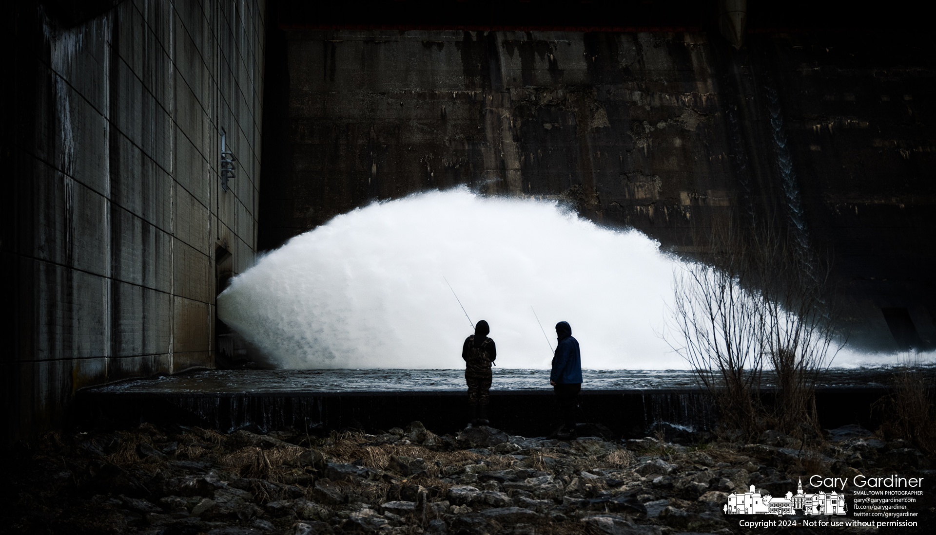 Father and son briefly fish below the spillway at Hoover Dam late in a rainy and cold Friday afternoon. My Final Photo for March 22, 2024. #Westerville #westervilleohio #westervillenews #uptownwestervilleohio #wvloh #ohio #f8wwwwwh #wwwwwh #f8 #everydayohio #ohiopix #ohio #everydayusa #apad