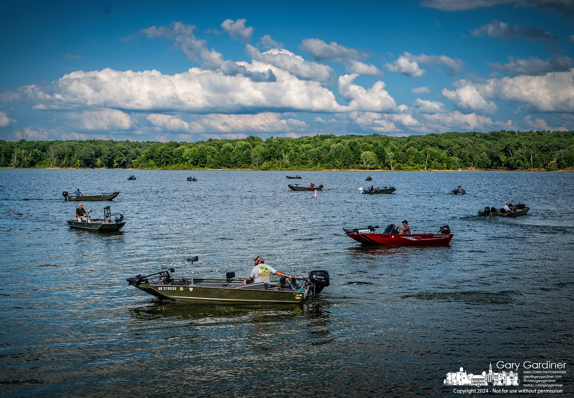 Fishermen settle into open lanes, getting ready for the starting horn of the Thursday bass fishing tournament on Hoover Reservoir. My Final Photo for July 18, 2024.