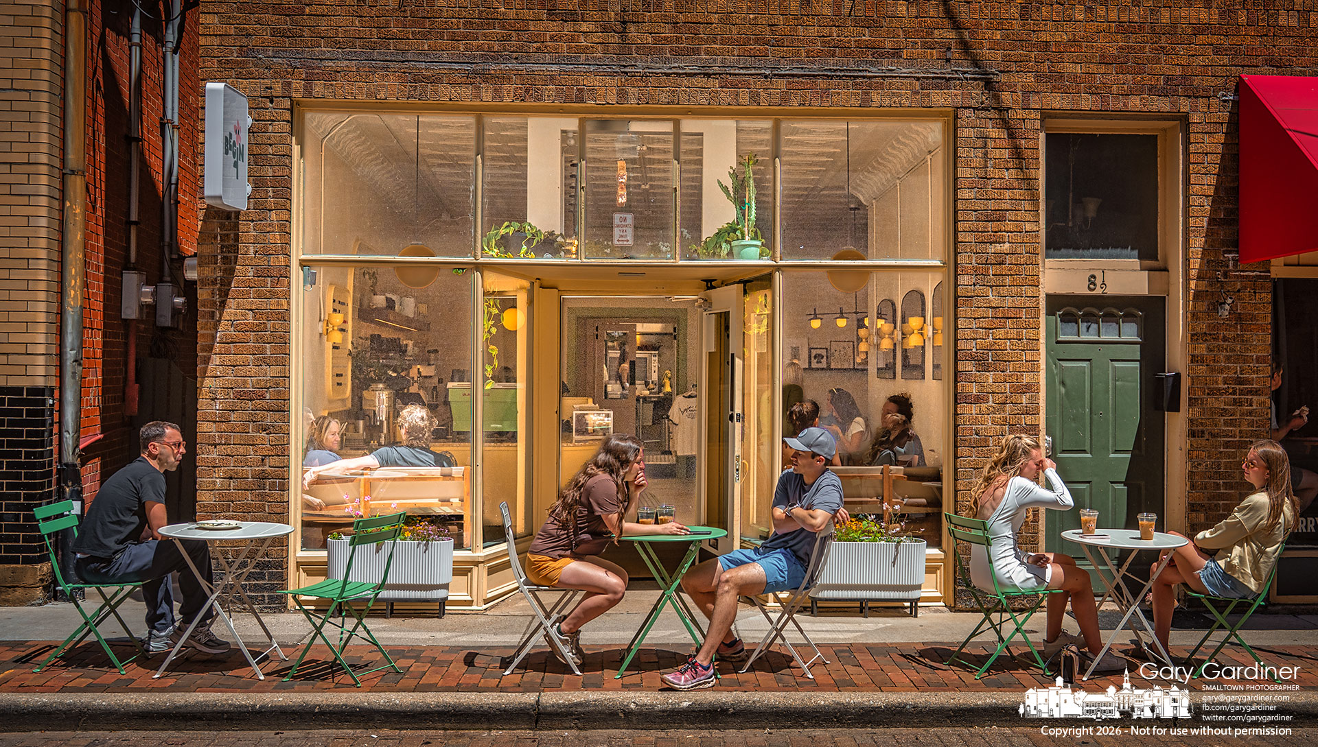 Sidewalk diners enjoy a warm, dry weekend outside Begin Café on East Main Street in Uptown, making the most of a long-awaited break in the rain. (My Final Photo for May 30, 2026. Photo by Gary Gardiner)