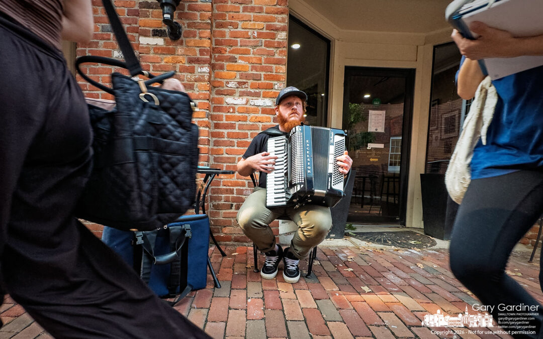 Brickwalk Busker
